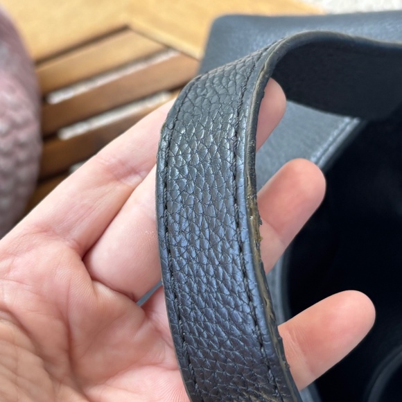 Michael Kors black leather bag with zip detail - Picture 10 of 11